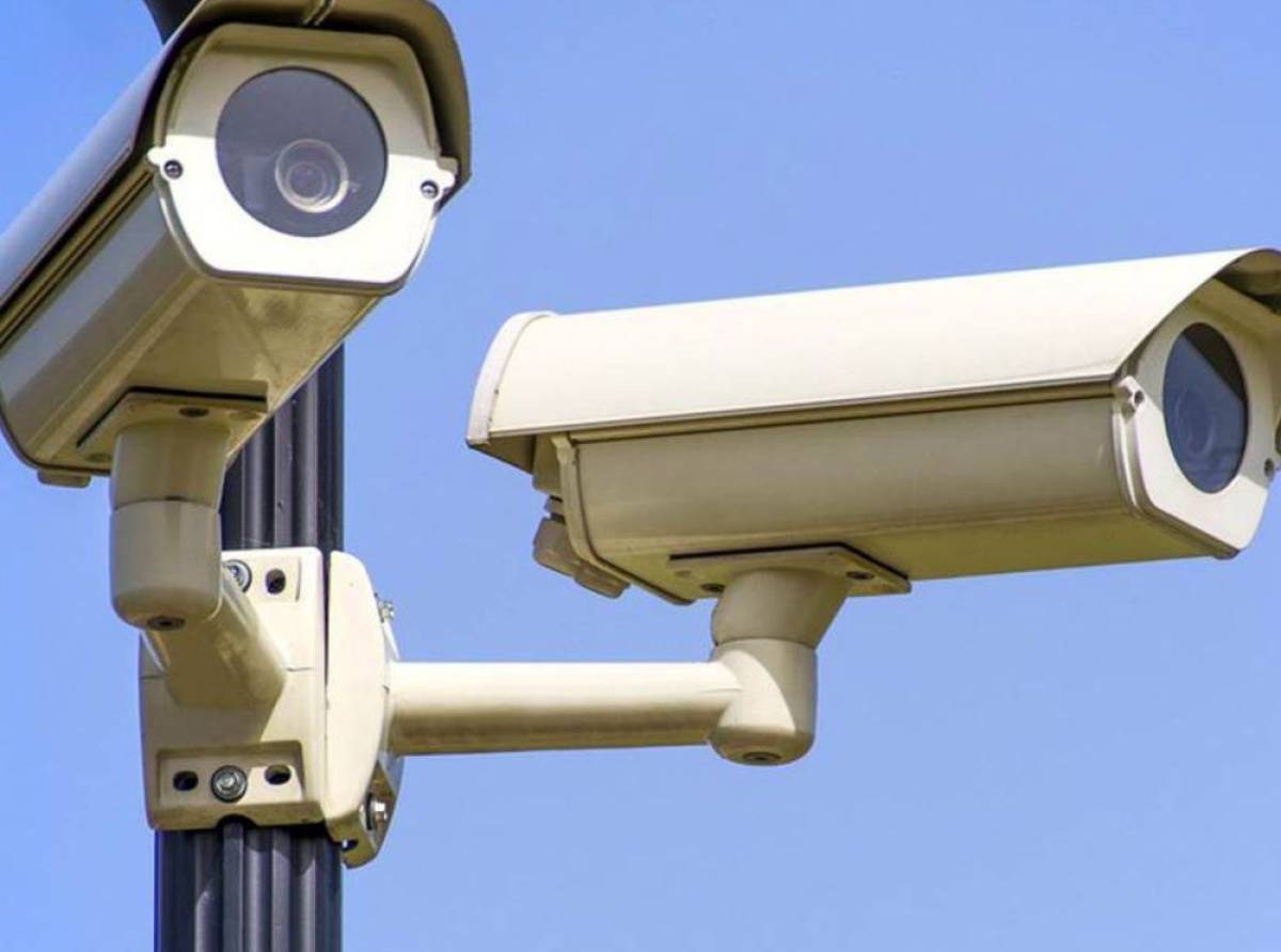Le telecamere di videosorveglianza smascherano gli autori del black out in centro. Quattro denunciati, tre sono minori