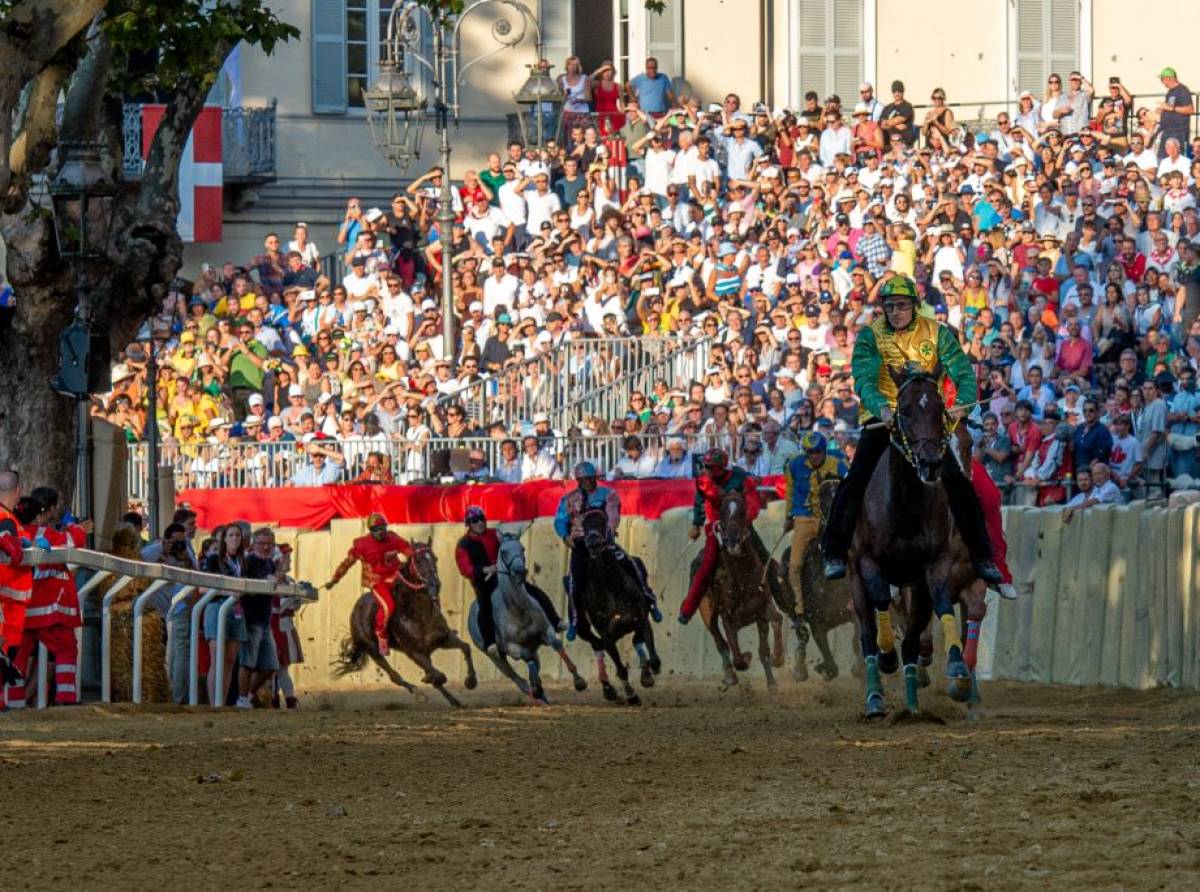 Viaggio nel Medioevo: ad Asti il Palio celebra 750 anni di storia, tradizione e passione. E' la corsa più antica d’Italia